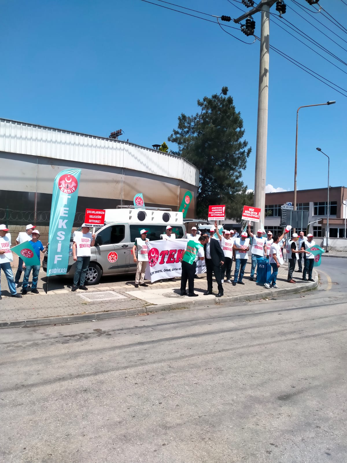 SAVCAN TEKSTİL ÖNÜNDE BASIN AÇIKLAMASI görseli