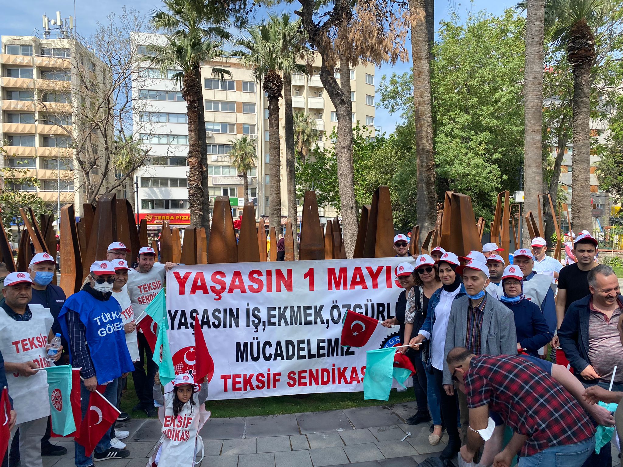 1 Mayıs İzmir görseli