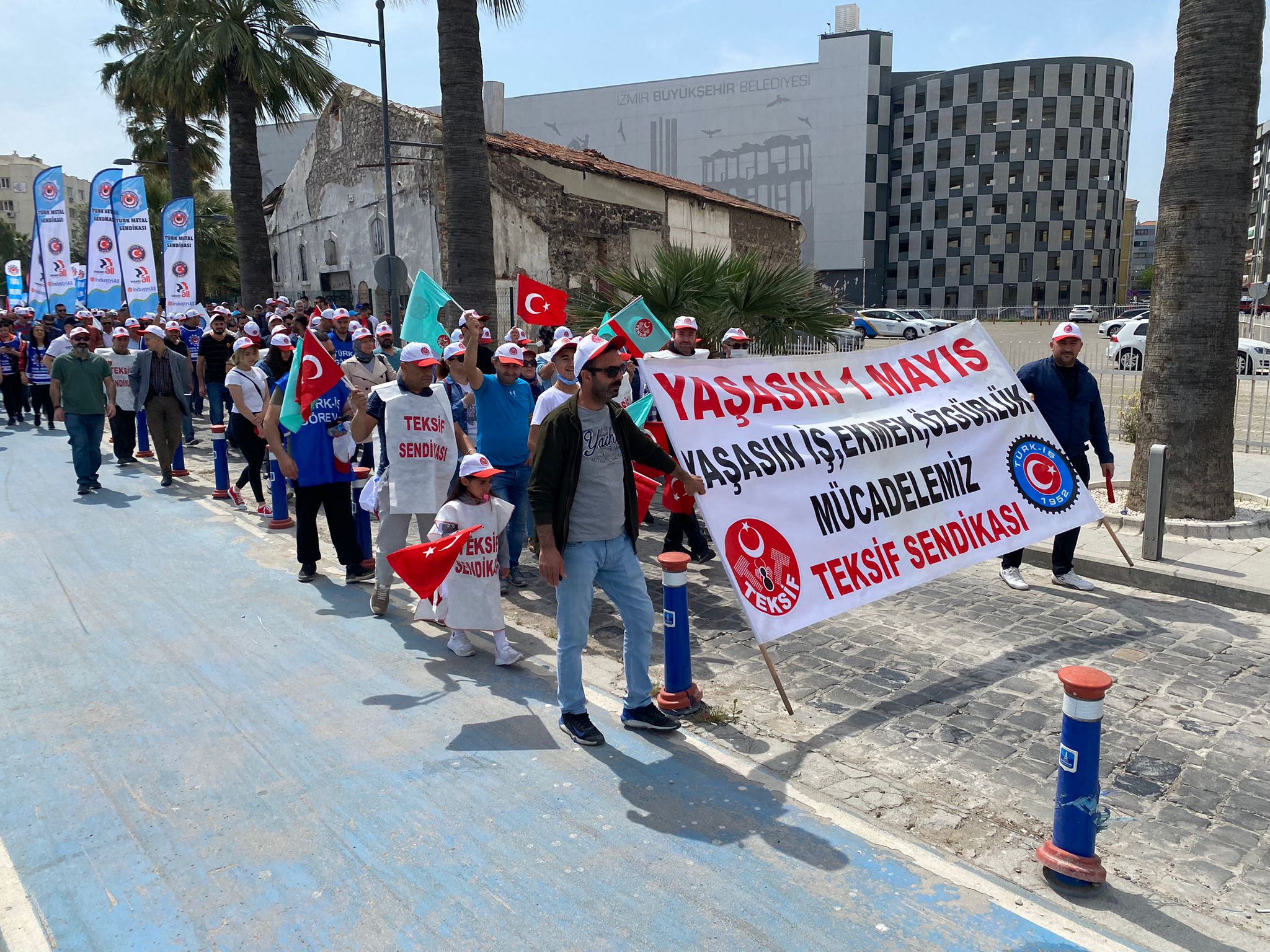 1 Mayıs İzmir görseli
