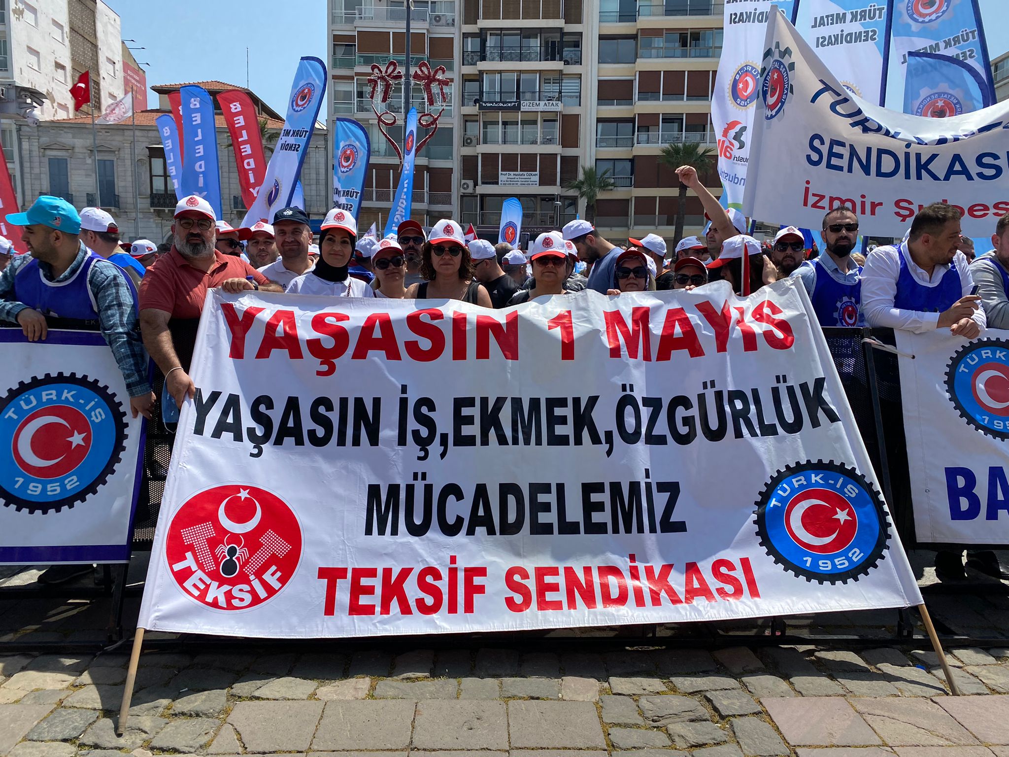 1 Mayıs İzmir görseli