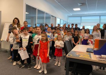 Yatsan fabrikası emekçileri aile ve çocukları ile birlikte 23 Nisan kutlaması yapıldı.