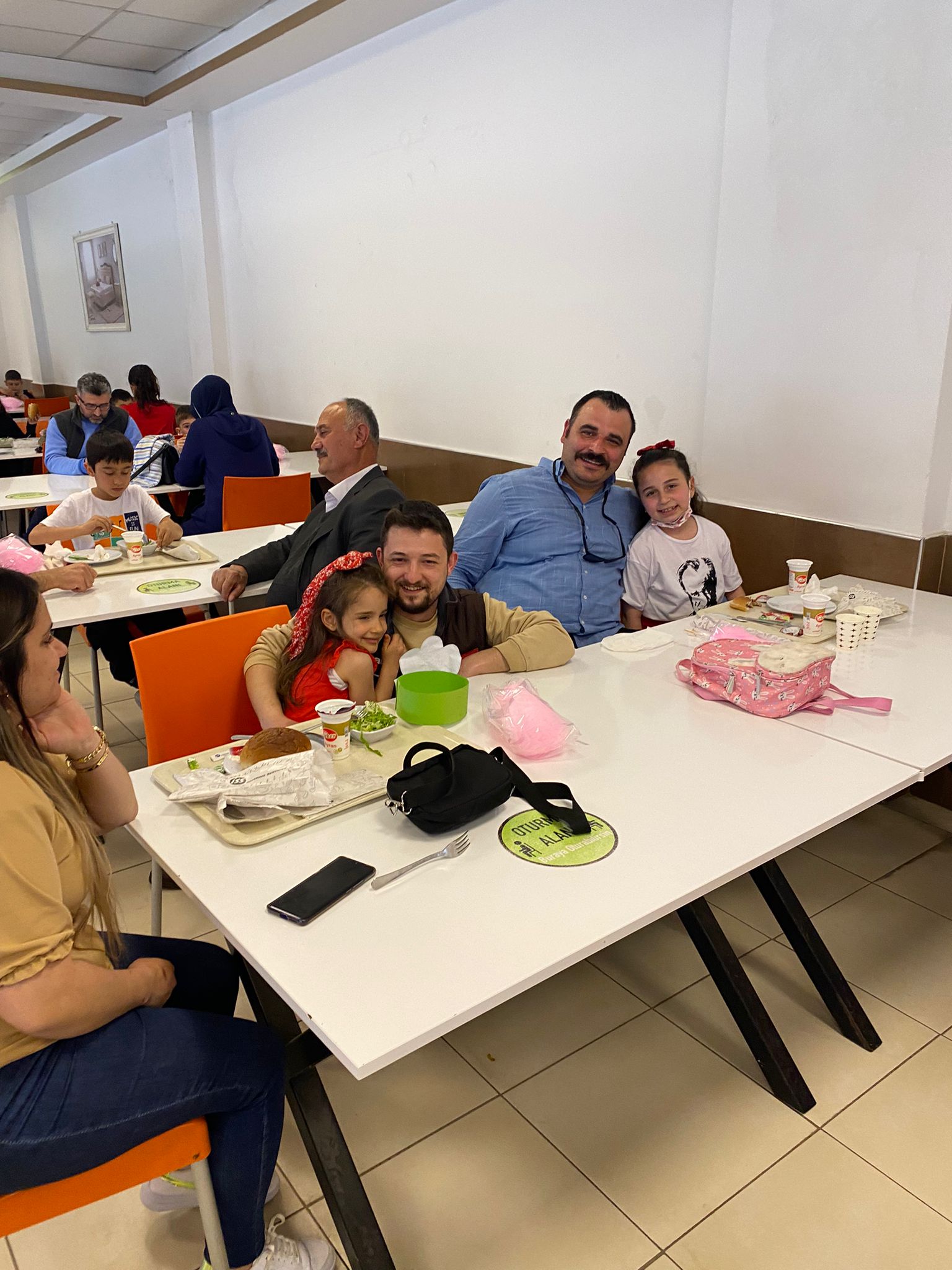 Yatsan fabrikası emekçileri aile ve çocukları ile birlikte 23 Nisan kutlaması yapıldı. görseli