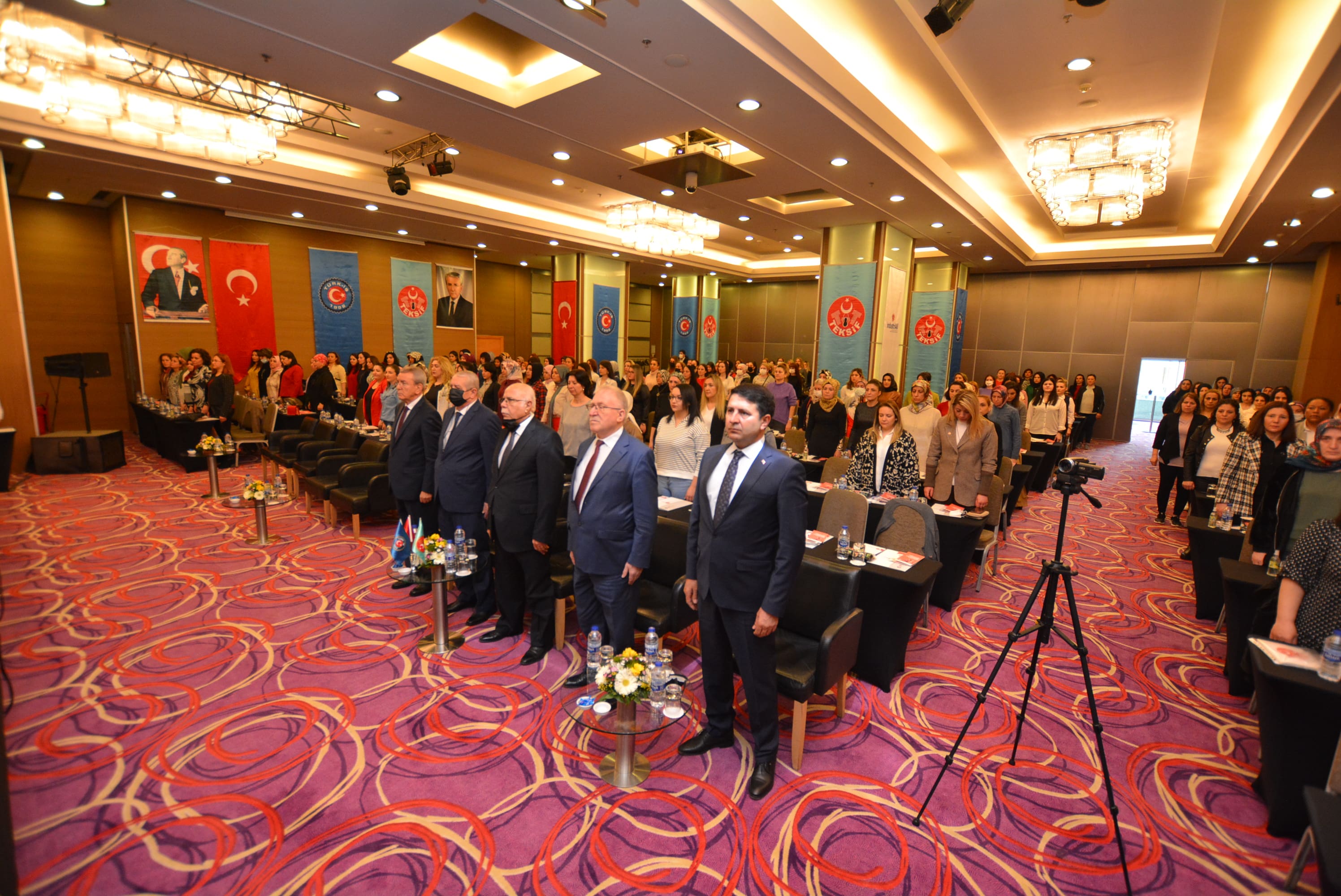 8 MART KADIN İŞÇİLER KURULTAYI GERÇEKLEŞTİ görseli