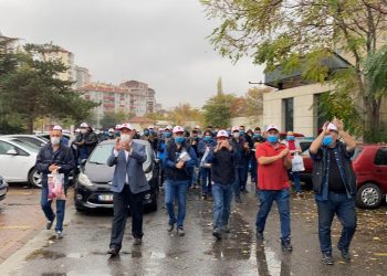Torba Kanun Teklifine Karşı Alkışlı Protesto