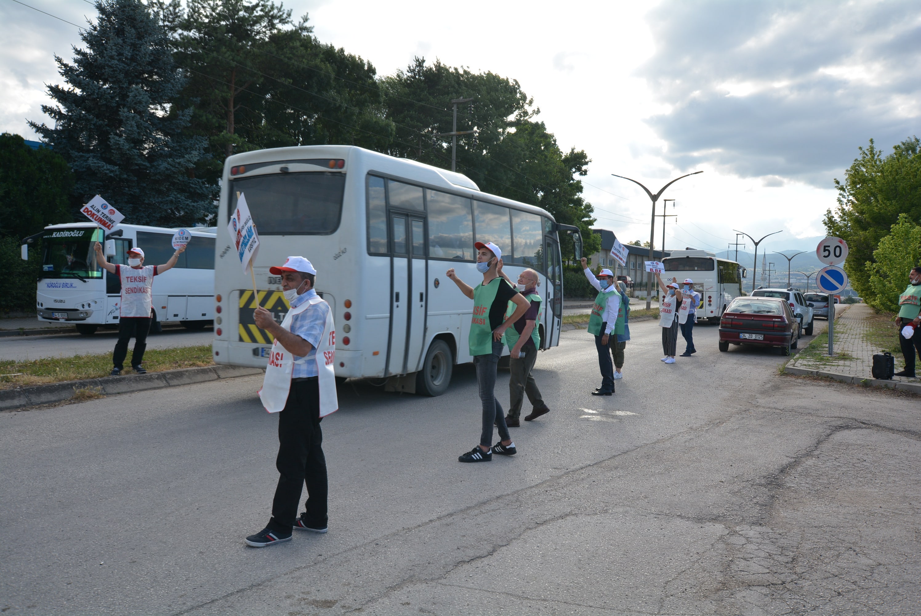 TAYEKS TEKSTİL BOLU FABRİKASI ÖNÜNDE ÜYELERİMİZLE BULUŞTUK görseli