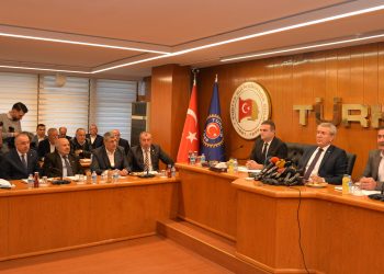 “ASGARİ ÜCRET İNSAN ONURUNA YARAŞIR BİR ÜCRET OLMALI”