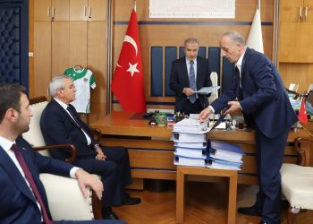 TOPLANAN İMZALAR AK PARTİ GRUP BAŞKANLIĞI’NA İLETİLDİ