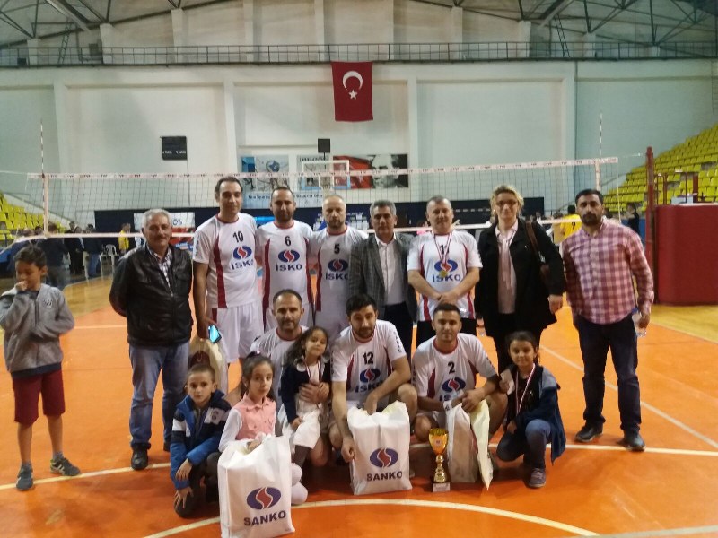 GELENEKSEL İSKOVOLEYBOL TURNUVASI DÜZENLENDİ görseli