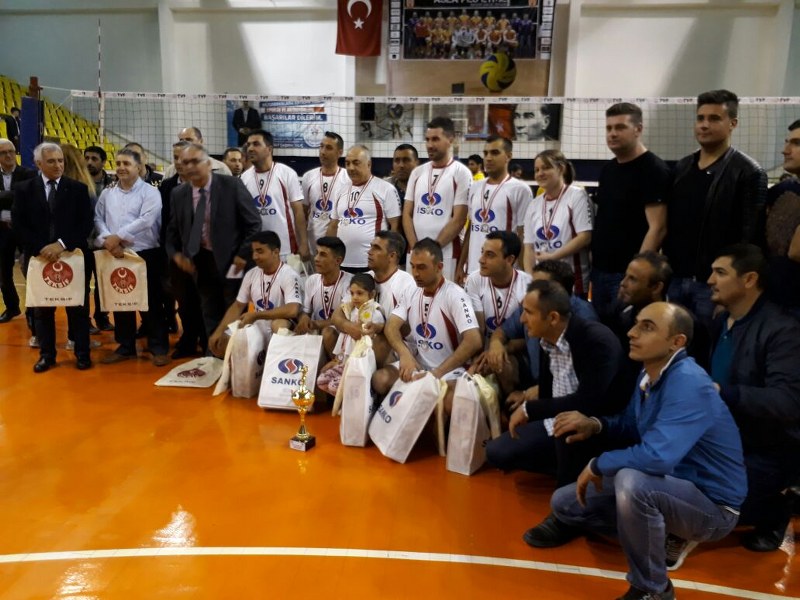 GELENEKSEL İSKOVOLEYBOL TURNUVASI DÜZENLENDİ görseli