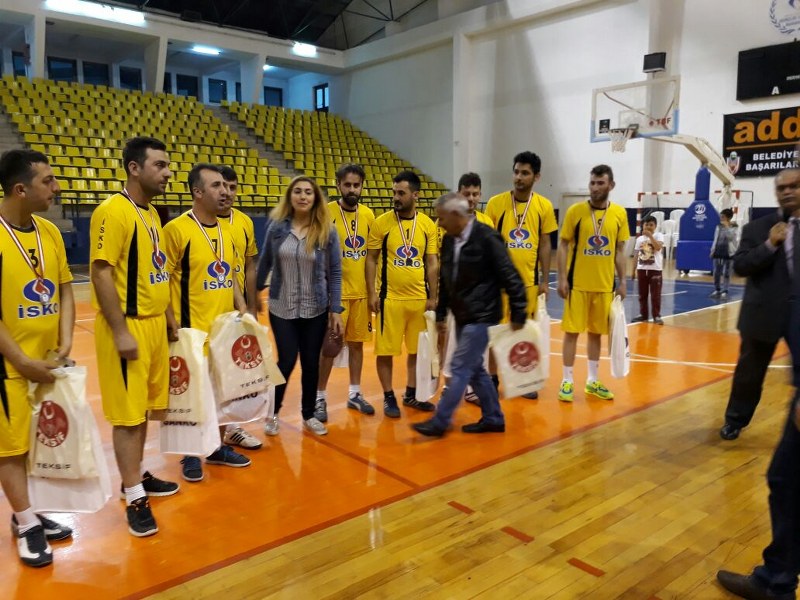GELENEKSEL İSKOVOLEYBOL TURNUVASI DÜZENLENDİ görseli