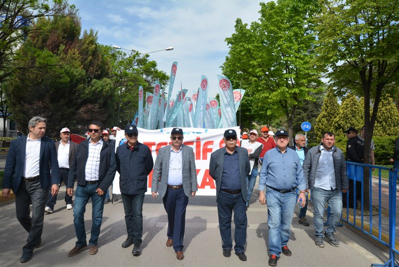 1 MAYIS COŞKUSU ALANLARA SIĞMADI görseli
