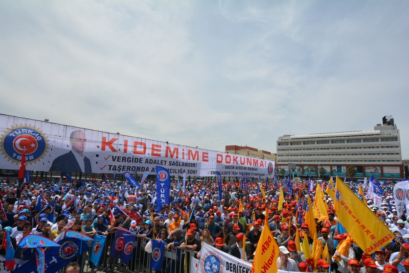 1 MAYIS COŞKUSU ALANLARA SIĞMADI görseli