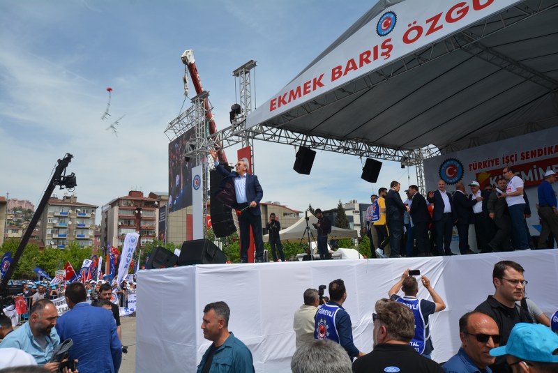 1 MAYIS COŞKUSU ALANLARA SIĞMADI görseli