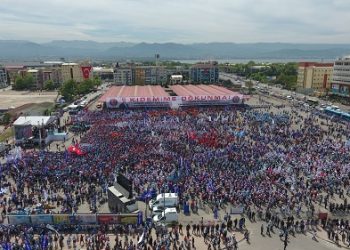 1 MAYIS COŞKUSU ALANLARA SIĞMADI