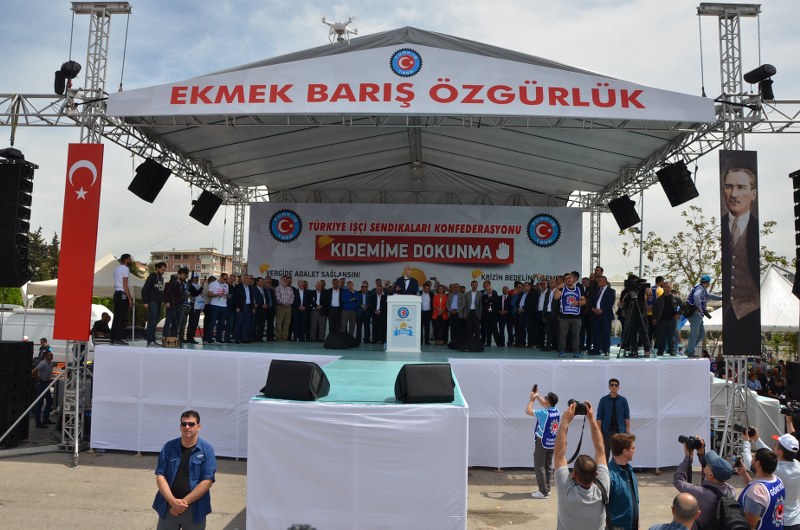 1 MAYIS COŞKUSU ALANLARA SIĞMADI görseli