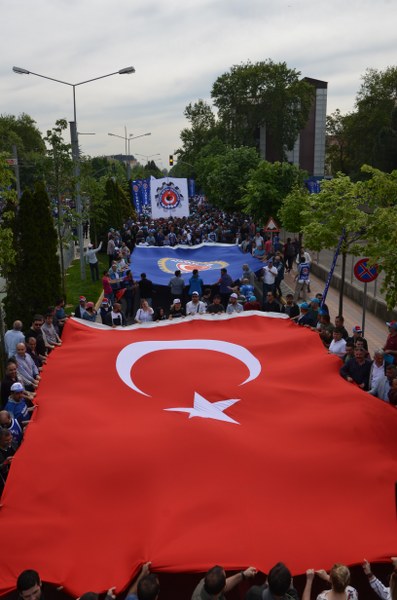 1 MAYIS COŞKUSU ALANLARA SIĞMADI görseli
