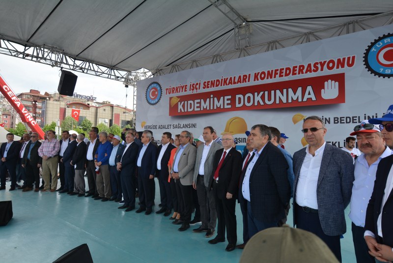 1 MAYIS COŞKUSU ALANLARA SIĞMADI görseli