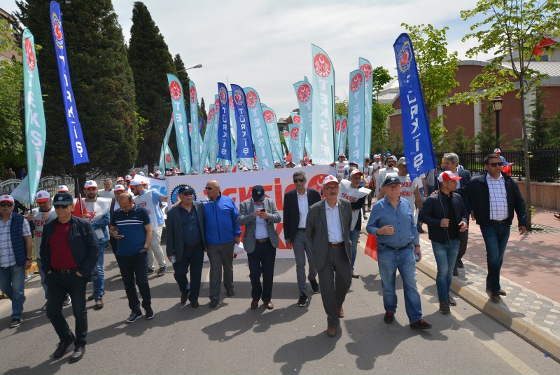 1 MAYIS COŞKUSU ALANLARA SIĞMADI görseli