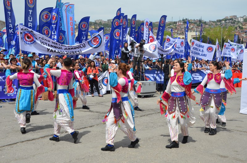 1 MAYIS COŞKUSU ALANLARA SIĞMADI görseli