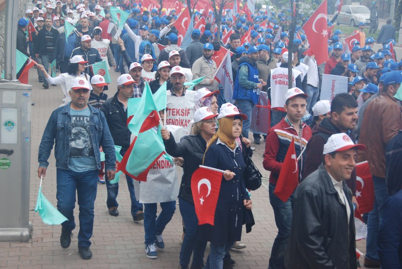 1 MAYIS COŞKUYLA KUTLANDI görseli