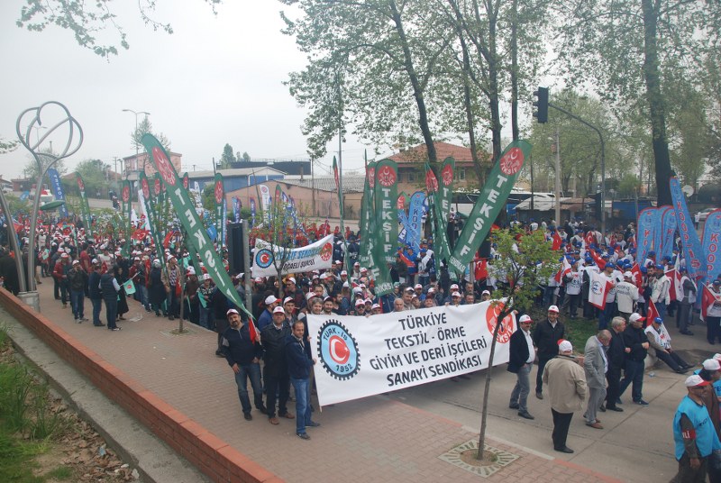 1 MAYIS COŞKUYLA KUTLANDI görseli