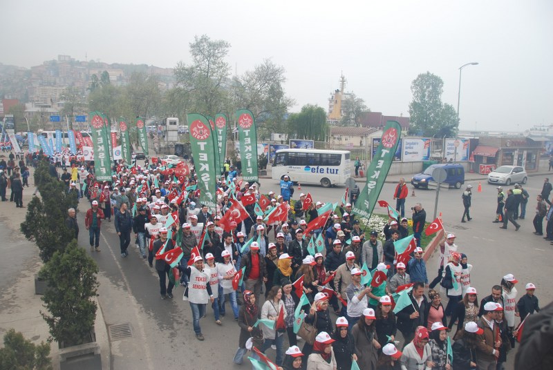 1 MAYIS COŞKUYLA KUTLANDI görseli