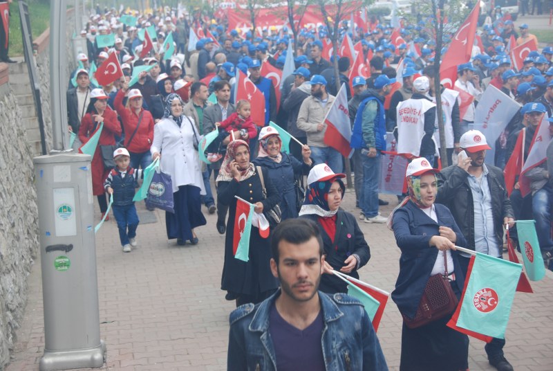 1 MAYIS COŞKUYLA KUTLANDI görseli