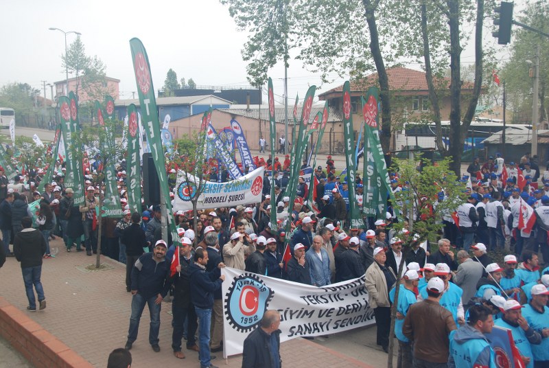 1 MAYIS COŞKUYLA KUTLANDI görseli