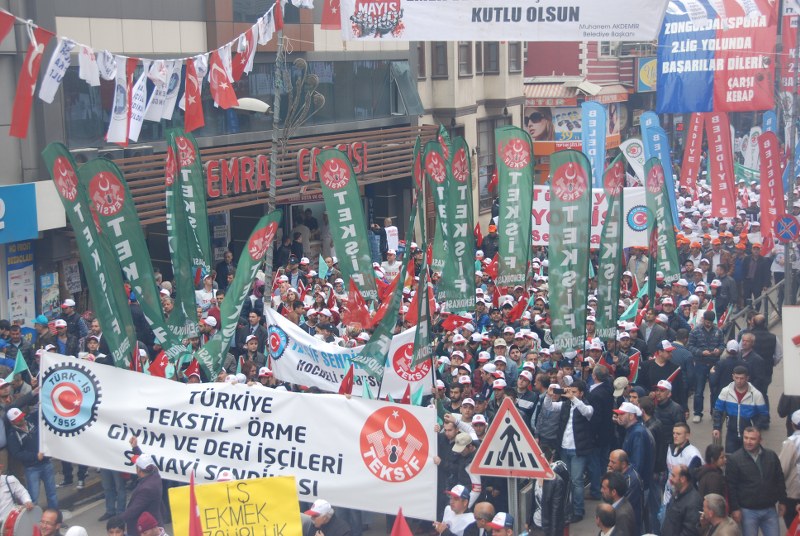 1 MAYIS COŞKUYLA KUTLANDI görseli