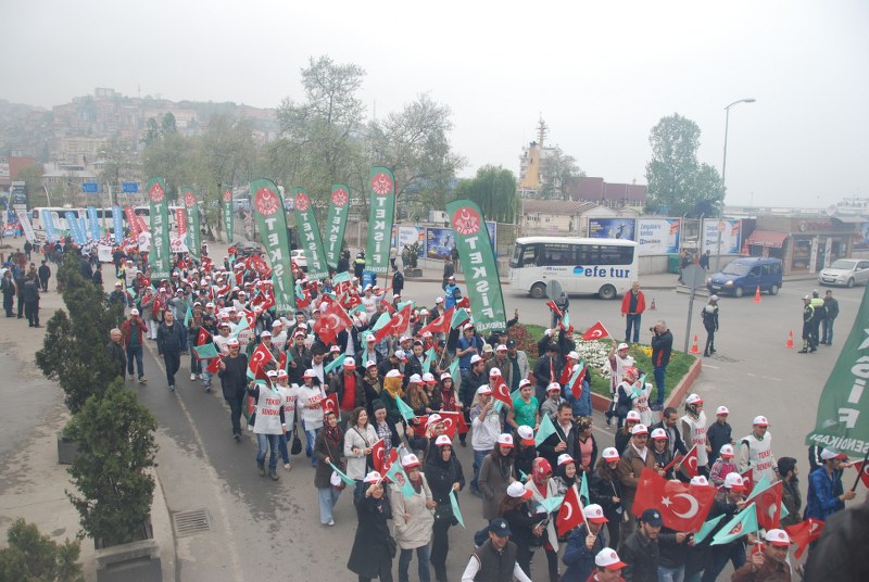 1 MAYIS COŞKUYLA KUTLANDI görseli