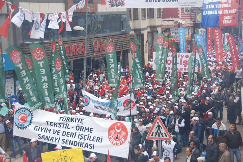 1 MAYIS COŞKUYLA KUTLANDI görseli