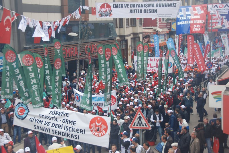 1 MAYIS COŞKUYLA KUTLANDI görseli