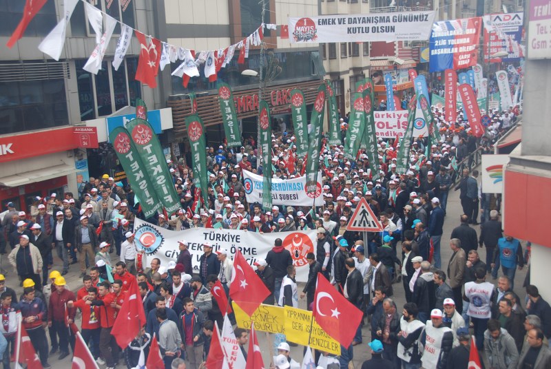 1 MAYIS COŞKUYLA KUTLANDI görseli