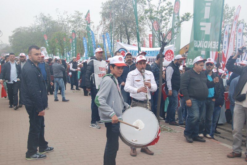 1 MAYIS COŞKUYLA KUTLANDI görseli