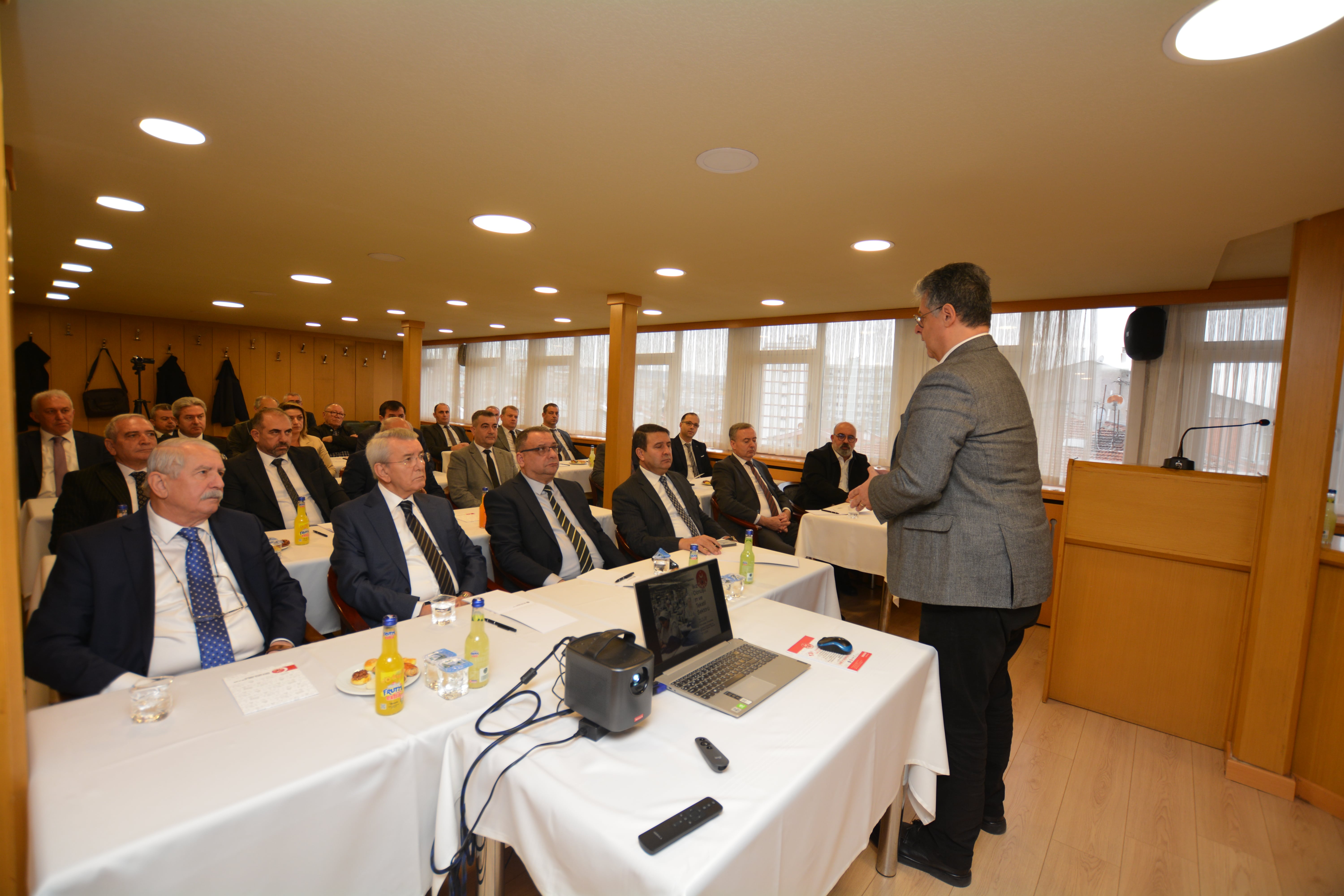 İkiz Dönüşüm, Dijital Dönüşüm, Yeşil Dönüşüm ve Tekstil Sektörü Eğitim Semineri Gerçekleşti görseli